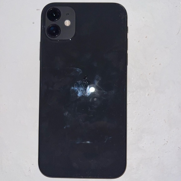 Brand New IPhone (DOES NOT HAVE CELLULAR SERVICE)